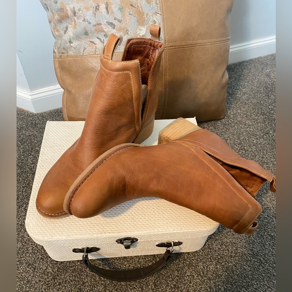 NWOT tan leather ankle boots by Jeffery Campbell - Picture 2 of 9